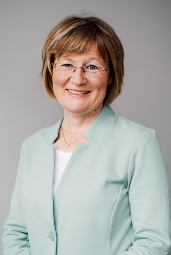  Silvia Schwarzenberger-Papula, Geschäftsführerin der Salzburger
Erwachsenenbildung