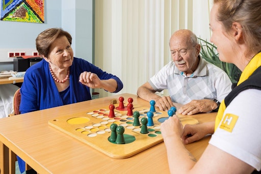Vorschau Bild von Die Senioren-Tageszentren bieten Betreuung, Aktivierung und
Gemeinschaft für ältere Menschen und helfen, Einsamkeit vorzubeugen.