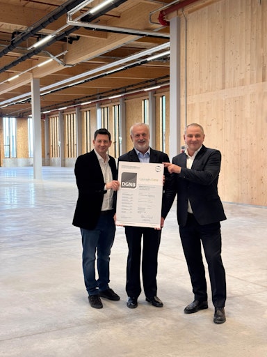 V.l.n.r.: Paul Grassel / Geschäftsführer von IG Immobilien, Peter
Engert / Geschäftsführer der Österreichischen Gesellschaft für
Nachhaltige Immobilienwirtschaft (ÖGNI) und Hubert Vögel,
Geschäftsführer von IG Immobilien