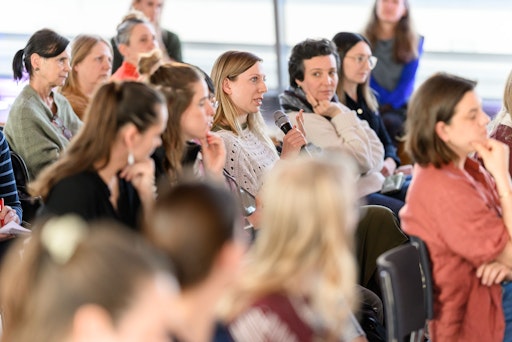 Vorschau Bild von Dr.in Yvonne Prinzellner (Public-Health-Forscherin, Gender,
Medien und Frauengesundheit) zeigte positive Beispiele von
Influencerinnen (Influcancerinnen) zum Thema Krebs.