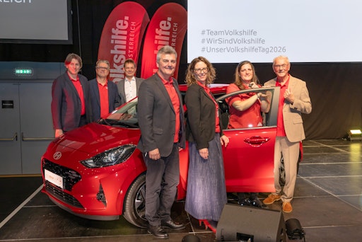  Der Hauptpreis, ein Hyundai i10+ von Autoebner, ging an
Heimhelferin Nicole Mader von der Sozialstation Laa an der Thaya.