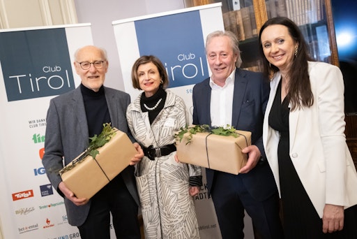 v.l.: Johannes Kinzl, Club Tirol-Vizepräsidentin Renate Danler
(Renate Danler Consulting), Club Tirol-Mitglied Anton Luchner
(Medperion GmbH) und Club Tirol-Vorstandsmitglied Martina Scheiber
(HR-SCOPE)