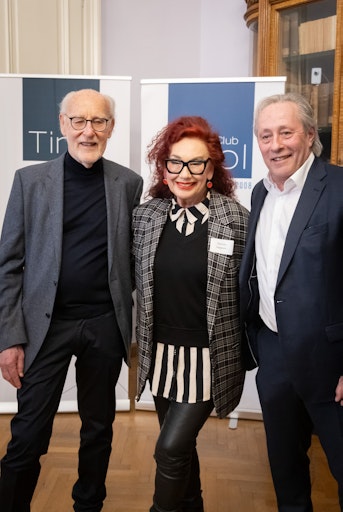 Vorschau Bild von v.l.: Johannes Kinzl mit Ehrenmitglied Charlotte Sengthaler und
Organisator Anton Luchner