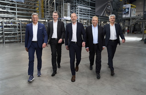  Das Top Management der SSI Schäfer Gruppe mit Elie Zita, SVP Head
of Business Unit Customer Services SSI Schäfer, Olaf Hedden, CFO SSI
Schäfer Gruppe, Benno Reichmuth, SVP Head of Business Unit Products
& Equipment SSI Schäfer, Peter Edelmann, CEO SSI Schäfer Gruppe und
Mauro Lunardelli, SVP Head of Business Unit Logistics Solutions SSI
Schäfer. // Die Verwendung dieses Bildes für redaktionelle Zwecke
ist unter Beachtung aller mitgeteilten Nutzungsbedingungen zulässig
und dann auch honorarfrei. Veröffentlichung ausschließlich mit
Bildrechte-Hinweis.
