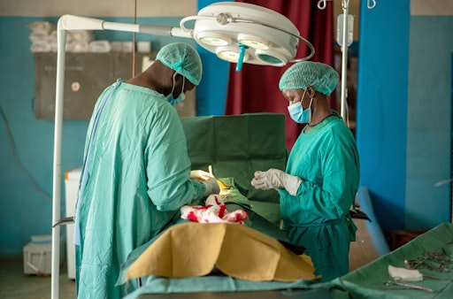 Vorschau Bild von Joseph Yacoub und Nidal Difan bei einer Blinddarmoperation //
Weiterer Text über ots und www.presseportal.de/nr/9021 / Die
Verwendung dieses Bildes für redaktionelle Zwecke ist unter
Beachtung aller mitgeteilten Nutzungsbedingungen zulässig und dann
auch honorarfrei. Veröffentlichung ausschließlich mit
Bildrechte-Hinweis.