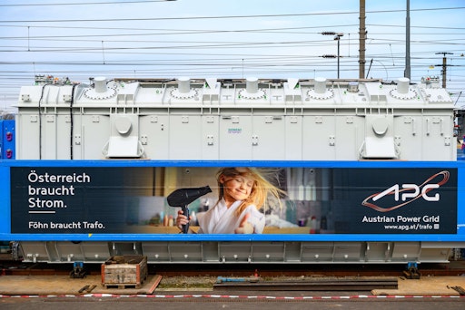 Vorschau Bild von Der 272 Tonnen schwere 220/110-kV-Trafnsformator der APG bei
seiner Ankunft am Bahnhof Asten/St. Florian.