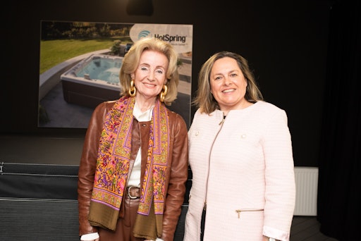  Foto vom Longevity-Themenabend mit Elisabeth Gürtler mit Verena
Radlgruber-Forstinger im HotSpring Austria Flagshipstore in
Gunskirchen bei Wels, OÖ
