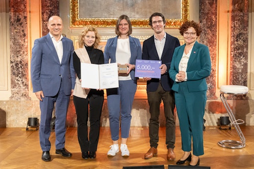 https://www.apa-fotoservice.at/galerie/39748 Kategorie Prototyp
v.l.n.r. Bernhard Sagmeister (Geschäftsführer aws), Bundesministerin
Eva-Maria Holzleitner, Kerrin Steensen und Thomas Werzer (imd
BIOTECH GmbH), Staatssekretärin Elisabeth Zehetner