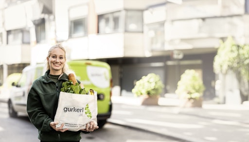 Botin mit Gurkerl-Sackerl.