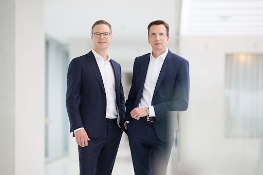  v.l.n.r. Bernhard Hohenegger (Vorstand bank99 Markt), Bernhard
Achberger (Vorstand bank99 Marktfolge)