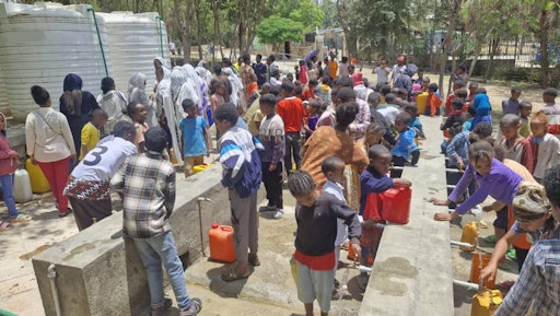 Die von Jugend Eine Welt errichtete Wasserentnahmestelle in
Adwa/Äthiopien versorgt täglich über 10.000 Menschen mit sauberem
Trinkwasser.