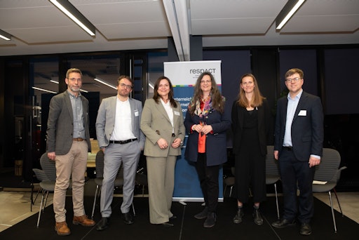 Vorschau Bild von Die respACT-Lounge „Volle Fahrt für die Transformation –
Dekarbonisierung & Circularity als Hebel“ thematisierte
Erfolgsfaktoren, regulatorische Trends und praxisnahe
Best-Practice-Ansätze.