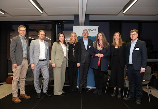 Vorschau Bild von Die respACT-Lounge „Volle Fahrt für die Transformation –
Dekarbonisierung & Circularity als Hebel“ thematisierte
Erfolgsfaktoren, regulatorische Trends und praxisnahe
Best-Practice-Ansätze.