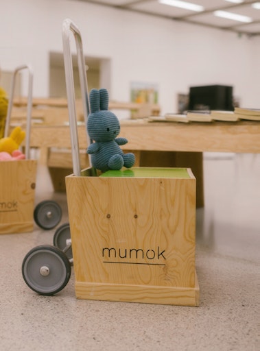 Vorschau Bild von Stofftierhase auf dem Kinderkunsttransporter