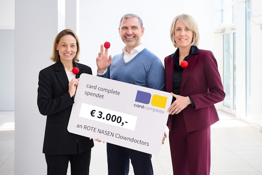  v.l.n.r. Catharina Brand (Corporate Fundraising & Kooperationen
ROTE NASEN Clowndoctors), Andriy Pronchenko (CEO card complete),
Petra Schmidt (Vorstandsmitglied card complete)