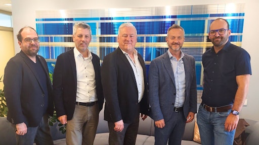  V.l.n.r.: Michael Ringbauer (Redwell Manufaktur), Thomas Milles
(ERS Heatscreen), Günther Hraby (easyTherm), Thomas Reiter
(ETHERMA), Josef Schnöll (ER System Mechatronik)