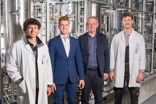 Vorschau Bild von v.l.n.r.: Dipl.-Ing. Enzo Komatz, Dr. Christoph Markowitsch,
Univ.-Prof. Markus Lehner und Dipl-Ing. Severin Sendlhofer (alle vom
Lehrstuhl für Verfahrenstechnik des industriellen Umweltschutzes).
Foto: © MUL/Tauderer.