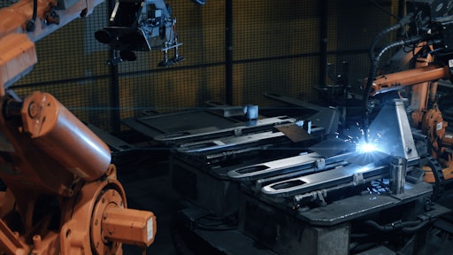 Der Einsatz CO₂-reduzierter Materialien wie emissionsarmem Stahl
von SSAB leistet einen wichtigen Beitrag zur nachhaltigen Produktion
von Flurförderzeugen.