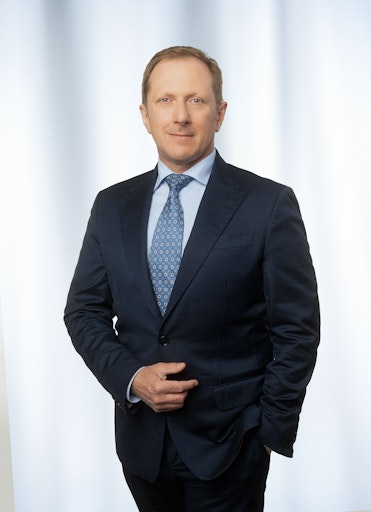 Vorschau Bild von Der gebürtige Kärntner Alfons Haber ist für weitere fünf Jahre
als Vorstand der E-Control bestellt.