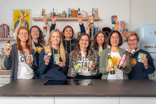 Vorschau Bild von Die SONNENTOR Produkt-Artistinnen sind die Drehscheibe der
Innovationskraft.