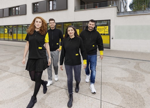 Vorschau Bild von Die neue Dienstkleidung der Filialmitarbeiter*innen, entworfen
von Marina Hoermanseder