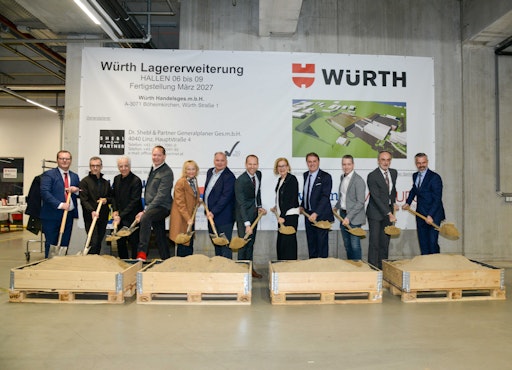 Nahmen heute den Spatenstich vor (v.l.n.r.): Stefan Gugerell
(Mitglied der Geschäftsleitung), Christian Baumgartner
(Geschäftsführer itb Installationstechnik Böheimkirchen GmbH), Adel
Shebl (Generalplaner), Franz Haunold (Bürgermeister Böheimkirchen),
Georgine Rumpler-Heindl (Gesellschafterin HABAU), Paul Lamprecht
(Geschäftsführer PORR), Michael Hempt (CEO Würth Österreich),
Johanna Mikl-Leitner (Landeshauptfrau), Wolfgang Ecker (Präsident
WKNÖ), Hermann Laister (Geschäftsführer Caverion), Josef Kronister
(Bezirkshauptmann), Andreas Kimberger (Geschäftsführer ACCURO)