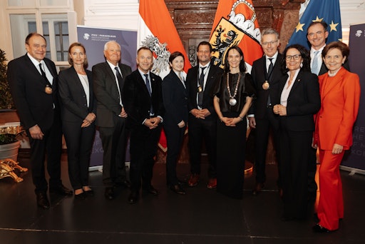 Vorschau Bild von v.l.n.r.: PMU-Vizerektor Hans Herbert Steiner, Standort Nürnberg,
Vera Coreth Vorstand und interim. Kanzlerin, Gründungsrektor Herbert
Resch, Bürgermeister Bernhard Auinger, LH-Stv. Marlene Svazek,
Vizerektor Elmar Aigner, Rektorin Annemarie Weißenbacher, Vizerektor
Christian Datz, Landesrätin Daniela Gutschi, PMU-Vorstand Herbert
Reitsamer, Landtagspräsidentin Brigitta Pallauf