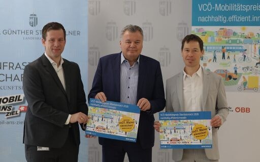 DDipl.-Ing. Bernd Schwaiger (ÖBB-Infrastruktur AG), Landesrat Mag. Günther Steinkellner, Mag. Christian Gratzer (VCÖ – Mobilität mit Zukunft). Foto: Land OÖ/Daniel Kauder, Verwendung mit Quellenangabe (Fotograf: Daniel Kauder; Bildrechte: Land OÖ)