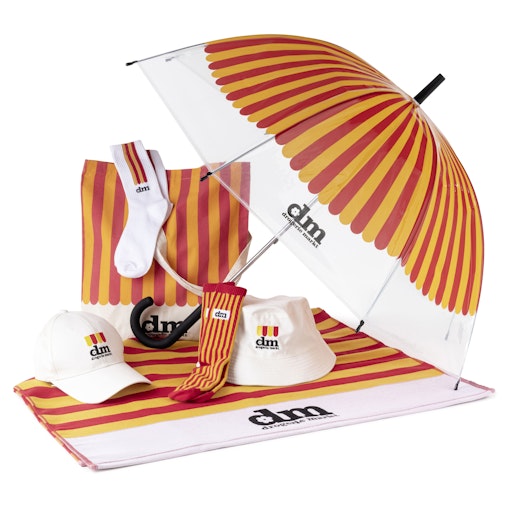 Vorschau Bild von Die limitierte dm Vintage-Kollektion ist ab dem 8. April 2026 im
Onlineshop dm.at und in ausgewählten Märkten erhältlich – solange
der Vorrat reicht.