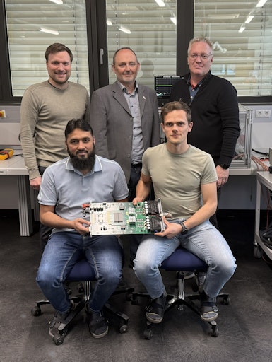 Forscher von SAL & Infineon im Power Lab bei SAL in Graz.