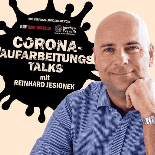 Reinhard Jesionek vor dem Logo der Corona-Aufarbeitungstalks