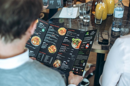 Eine durchgängige Herkunftskennzeichnung ist längst überfällig.
Nur dadurch haben Konsumentinnen und Konsumenten die Chance, bewusst
zu entscheiden, was sie auf ihrem Teller haben möchten.