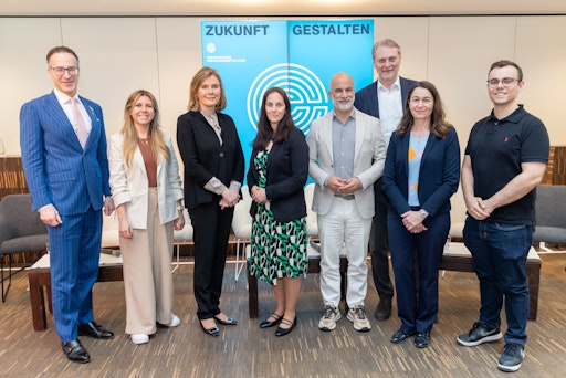 Vorschau Bild von Gruppenfoto 2. v.l.n.r.: Shahrokh F. Shariat, Lisa Leutgeb, Eva
Höltl, Claudia Neumayer-Stickler, Arschang Valipour, Georg Psota,
Petra Kohlberger, Sebastian Hochreiter
