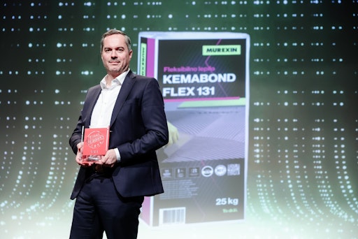 Murexin Slowenien Geschäftsführer Bojan Ošep mit der Auszeichnung
„Produkt des Jahres 2026“.