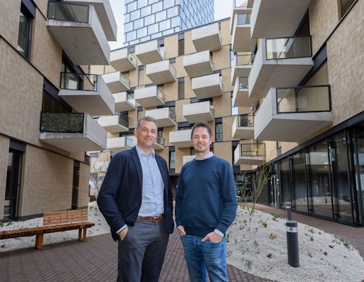 Ralph Lagler (Bereichsleitung, BODNER Immobilien / links) und
Marco Egger (Vertriebsleitung, BODNER Immobilien BODNER Gruppe) vor
den Häusern BOSTON und MEMPHIS.