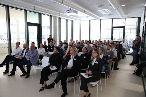 Vorschau Bild von Zahlreiche Gäste aus Forschung und Industrie nahmen an der
Eröffnung des Validation Labs teil.