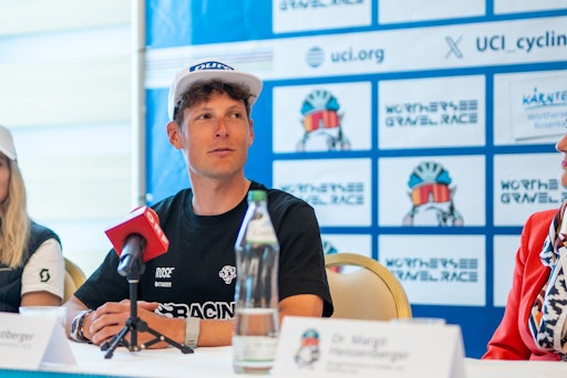 Vorschau Bild von „Ich freue mich auf das Rennen und will mich noch weiter
verbessern. Letztes Jahr habe ich mir ja den 3. Platz geholt. Das
Wörthersee Gravel Race ist heuer der 1. Saisonhöhepunkt für mich“,
sagt der österreichische Staatsmeister Lukas Pöstlberger.