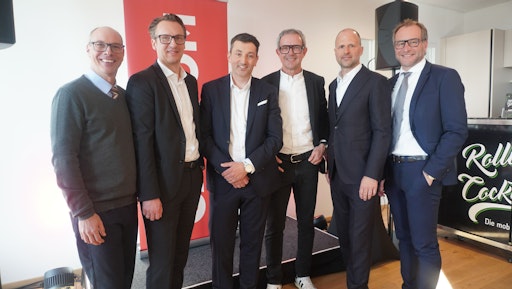 v.l.n.r. Mag. Stefan Fitz-Rankl (Geschäftsführer FH Dornbirn),
Mag. Dietmar Wiesinger (Vorstand CANCOM Austria AG), Kuno Schoder
(Geschäftsstellenleiter CANCOM Austria Vorarlberg), DI Bernhard Ölz
(Vorstand Prisma Holding AG), Landesrat Mag. Marco Tittler, Dr.
Alexander Juen (Vize Bürgermeister Dornbirn)