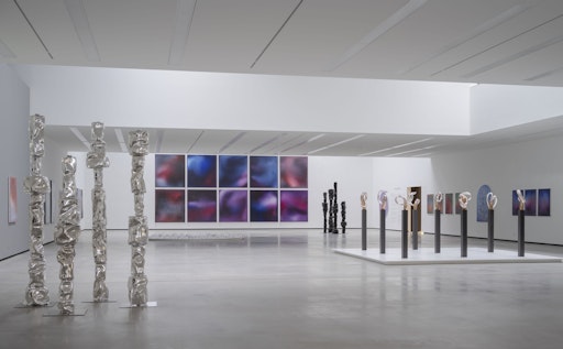  Die Ausstellung AMADOR & COMPLOJ zeigt von 11. April bis 14. Juni
2026 im Museum Angerlehner über 80 Gemälde sowie rund 300
Glaskunstwerke der österreichischen Künstler Juan Amador und Robert
Comploj, kuratiert von Klaus Albrecht Schröder und organisiert von
der Sammlung Werner Trenker.