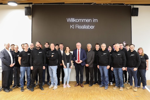 Gruppenfoto Eröffnung KI-Reallabor