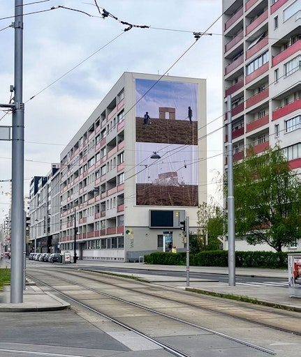 Im Rahmen der Klima Biennale Wien 2026 und der Ausstellung „(No)
Funny Games“ gestaltet der bolivianische Foto- und Videokünstler
River Claure eine Hausfassade der gemeinnützigen
Wohnbaugenossenschaft BWSG.