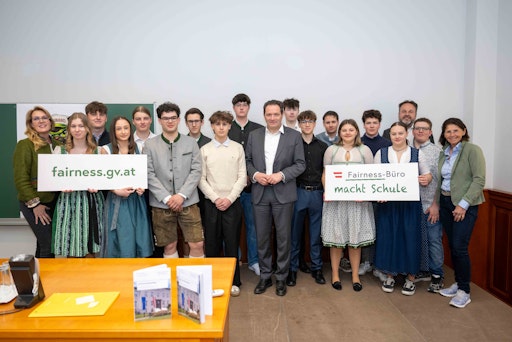 Totschnig startet Bildungsinitiative in Schulen für faire
Handelsbedingungen und wirtschaftliches Verständnis