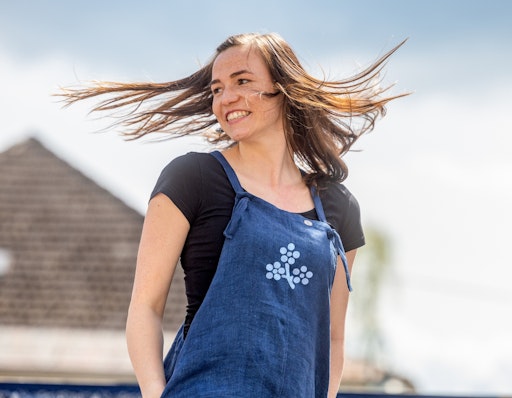 Jedes Jahr am ersten Sonntag im Mai herrscht in Gutau
ausgelassene Stimmung. Blaudrucker und Kunsthandwerker aus fünf
Ländern Europas treffen sich zum traditionellen Färbermarkt in der
Mühlviertler Färbergemeinde.