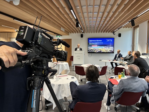 Vorschau Bild von Pressegespräch im Infocenter des Netzraums Kärtnen