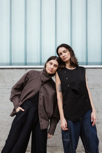  Catherine Hazotte und Patricia Plasser bündeln ihre
Kreativstudios CHCHCH und doppelpaula in Gmunden und setzen auf
Kollaboration statt Konkurrenz. Sister Studios. Shared Vision. Real
Collaboration.