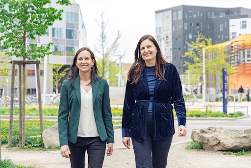 Univ.-Prof. Marion Garaus, Vizerektorin für Forschung, Sigmund
Freud PrivatUniversität Wien (links) und Prof. Bernadette
Kamleitner, Vizerektorin für Forschung und Third Mission, WU Wien
(rechts)