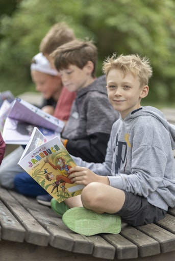 Lesende Kinder - BUCHKLUB-Jahrbuch