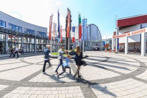 Aktueller Platz vor Kärntner Messe Klagenfurt, wo ab 2027 ein
neues Congress Center integriert wird.