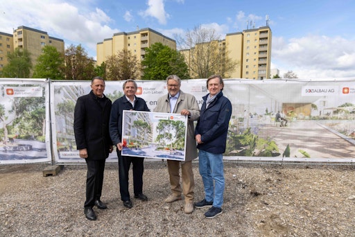  Projektverantwortliche präsentieren das neue Haus Haidehof in
Simmering (v.l.n.r.: Bezirksvorsteher Thomas Steinhart,
Vorstandsvorsitzender-Stellvertreter und technischer Direktor
SOZIALBAU AG Hannes Stangl, Sozialstadtrat Peter Hacker,
Geschäftsführer der Häuser zum Leben Christian Hennefeind).