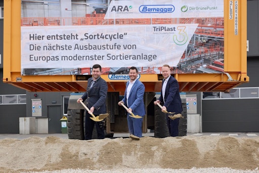 V.l.n.r.: Jürgen Secklehner (Geschäftsführer ARAplus), Kurt
Bernegger (Geschäftsleitung Bernegger GmbH) und Denis Völler
(Geschäftsführer Der Grüne Punkt) beim Spatenstich für Sort4cycle.